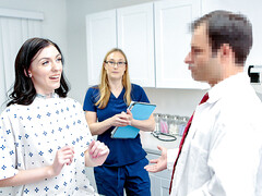 18 ans, 69, Sucer une bite, Brunette brune, Rasée, Adolescente, Nénés, Uniforme