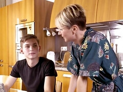 Grosser schwanz, Blasen, Hundestellung, Hd, Küche, Lingerie, Reif, Kurzes haar