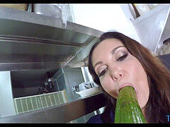 浮気者, エロ熟女, キッチン, 淫乱熟女, ストッキング, パイ刷り