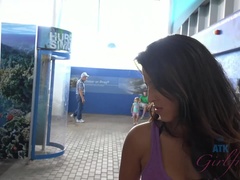 Leie, Braunhaarige, Fussjob, Latina, Höschen, Pov, Abendanzug, Titten