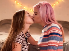 Cunnilingus, Culo, Penetracion con dedos, Lesbiana, Masturbación, Coño, Tatuaje, Adolescente