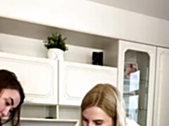 Bondage domination sadisme masochisme, Grosse bite, Homme nu et filles habillées, Tir de sperme, Femme dominatrice, Branlette thaïlandaise, Mère que j'aimerais baiser, Plan cul à trois