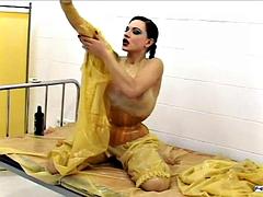 Grote mammen, Bruinharig, Fetisj, Latex, Rijpe lesbienne, Moeder die ik wil neuken, Alleen, Tieten likken