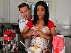 舐める尻, デカ尻, 黒人, フェラチオ, バック, 手コキする, キッチン, 淫乱熟女