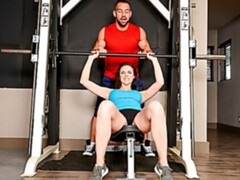 Большая жопа, Большие сиськи, Минет, Брюнетки, Спортзал, Лизание, Киски, Спорт