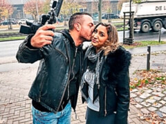 Enthousiasteling, Grote kont, Grote mammen, Blond, Pijpbeurt, Hondjeshouding, Moeder die ik wil neuken, Geld