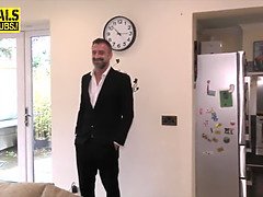 Kehlenfick, Hardcore, Hd, Rau, Hintern versohlen, Tätowierung, Spielzeuge, Vibrator