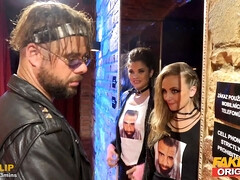 Grosse titten, Blondine, Braunhaarige, Orgasmus, Reiten, Schreiend, Sohn, Flotter dreier