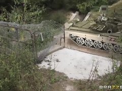 Tussi, Grosse titten, Vollbusig, Gruppe, Hardcore, Hd, Realität, Uniform
