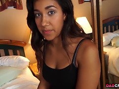 Sucer une bite, Brunette brune, Papa, Première fois, Hard, Hd, Fille latino, Chatte