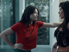 Jaclyn Taylor & Liv Wild - Lesbian Sex