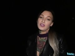 Cul, Sucer une bite, Brunette brune, Voiture, Hard, Pov, Rasée, Tatouage