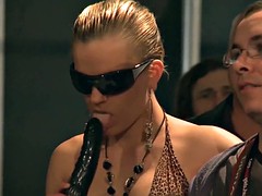 Grote mammen, Openbaar, Spuiten