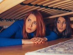 Arsch, Grosser arsch, Geschnappt, Frau frau mann, Handjob, Strümpfe, Jungendliche (18+), Flotter dreier