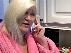 Schönheit, Blondine, Blasen, Vollbusig, Oma, Masturbation, Muschi, Schreiend