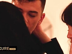 Schönheit, Schwarz, Blasen, Braunhaarige, Frau frau mann, Strümpfe, Flotter dreier, Titten