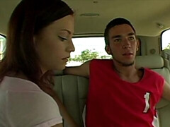 Amateur, Brunette brune, Voiture, Doigter, Branlette thaïlandaise, Masturbation, Cheveux courts, Maigrichonne