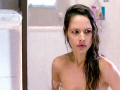 Morena, Celebridad, Desnudo