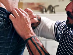 Leie, In den arsch, Tussi, Bisexuell, Braunhaarige, Schwul, Flotter dreier, Titten