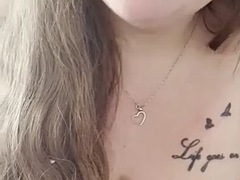 Grosse bite, Gode, Femme dominatrice, Fétiche, Masturbation, Mère que j'aimerais baiser, Solo, Nénés