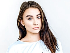 Grosser arsch, Grosser schwanz, Blasen, Braunhaarige, Hundestellung, Natürlichen titten, Jungendliche (18+), Titten