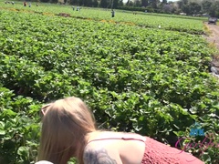 Amateur, Blonde, Doigter, Petite amie, De plein air, Public, Chatte, Nénés