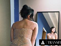 Asiatisch, Grosse titten, Blasen, Besamung, Fetisch, Handjob, Transfrau, Titten