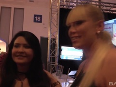 Anal, Brunette brune, Interracial, Lingerie, Plan cul à trois