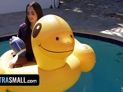 18 jaar, Pijpbeurt, Sperma shot, Handbeurt, Hardcore, Klein, Tiener, Tieten likken