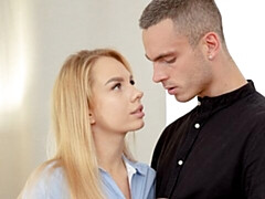 Gros cul, Grosse bite, Gros seins, Blonde, Sucer une bite, En levrette, Maigrichonne, Adolescente