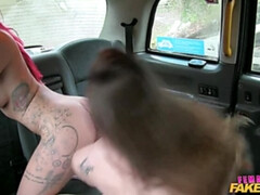 69 negenenzestig, Grote mammen, Auto, Vrouw, Lesbisch, Likken, Masturbatie, Buiten