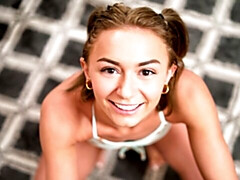 Gros cul, Blonde, Sucer une bite, En levrette, Seins naturels, Cheveux courts, Adolescente, Nénés