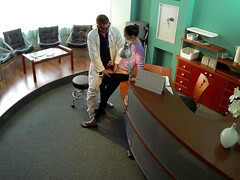 Leie, Arzt, Handjob, Lecken, Krankenschwester, Büro, Hintern versohlen, Spanner