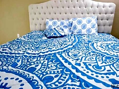 Braunhaarige, Kehlenfick, Aufs gesicht abspritzen, Frau, Hd, Orgasmus, Rasiert, Titten