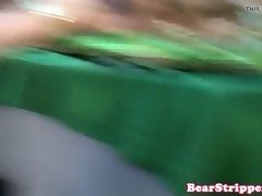 Lieveling, Naakte man aangeklede vrouw, Orgie, Feest