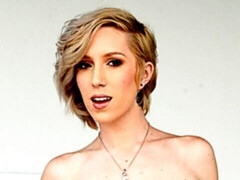 Anal, Grosse bite, Sucer une bite, Petite femme, Cheveux courts, Maigrichonne, Jarretelles, Adolescente