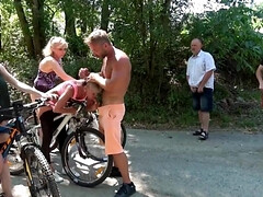 Blasen, Nahaufnahme, Geile alte tussi, Oma, Gruppe, Milf, Mutti, Öffentlich