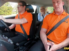 Tetas grandes, Rubia, Mamada, Coche, Madres para coger, Coño, Chorro, Tetas