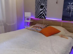 Grote mammen, Bruinharig, Rondborstig, Lesbisch, Ondergoed, Alleen, Tieten likken, Webcamera