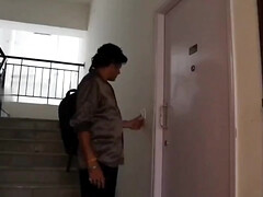 Gros seins, En levrette, Fait maison, Indienne, Mère que j'aimerais baiser, Maman, Seins naturels, Nénés