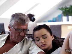 18 años, Mamada, Morena, Atrapados, Papá, Hd, Masturbación, Adolescente