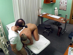 Leie, Arsch, Blondine, Blasen, Arzt, Fingern, Handjob, Krankenschwester
