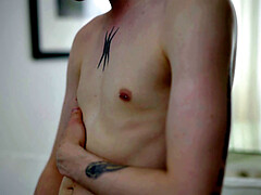 Spermaladung, Schwul, Handjob, Masturbation, Nippel, Piercing, Pornostars, Tätowierung