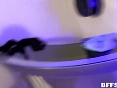 Пальцем, Группа, Каблуки, Белье, Вечеринка, Пирсинг, Тощие, Сиськи