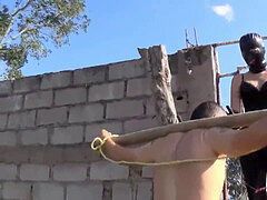 Fille latino, Esclave