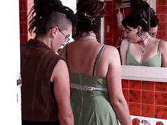 浴室, 茶髪の, 指いじり, 毛深い, Hd, レズビアン, なめる, 淫乱熟女