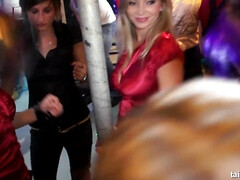 18 jahre, Grosser arsch, Grosser schwanz, Grosse titten, Blasen, Vollbusig, Hardcore, Party