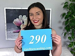 Grosse bite, Gros seins, Sucer une bite, Brunette brune, Rondelette, En levrette, Mère que j'aimerais baiser, Cheveux courts