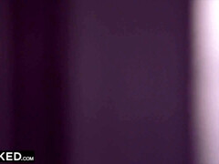 Grosser arsch, Grosse titten, Blasen, Besamung, Kehlenfick, Aufs gesicht abspritzen, Interrassisch, Flotter dreier