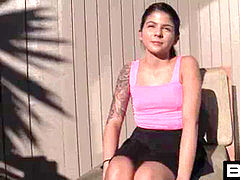 Leie, Braunhaarige, Aufs gesicht abspritzen, Erstes mal, Latina, Tätowierung, Jungendliche (18+)